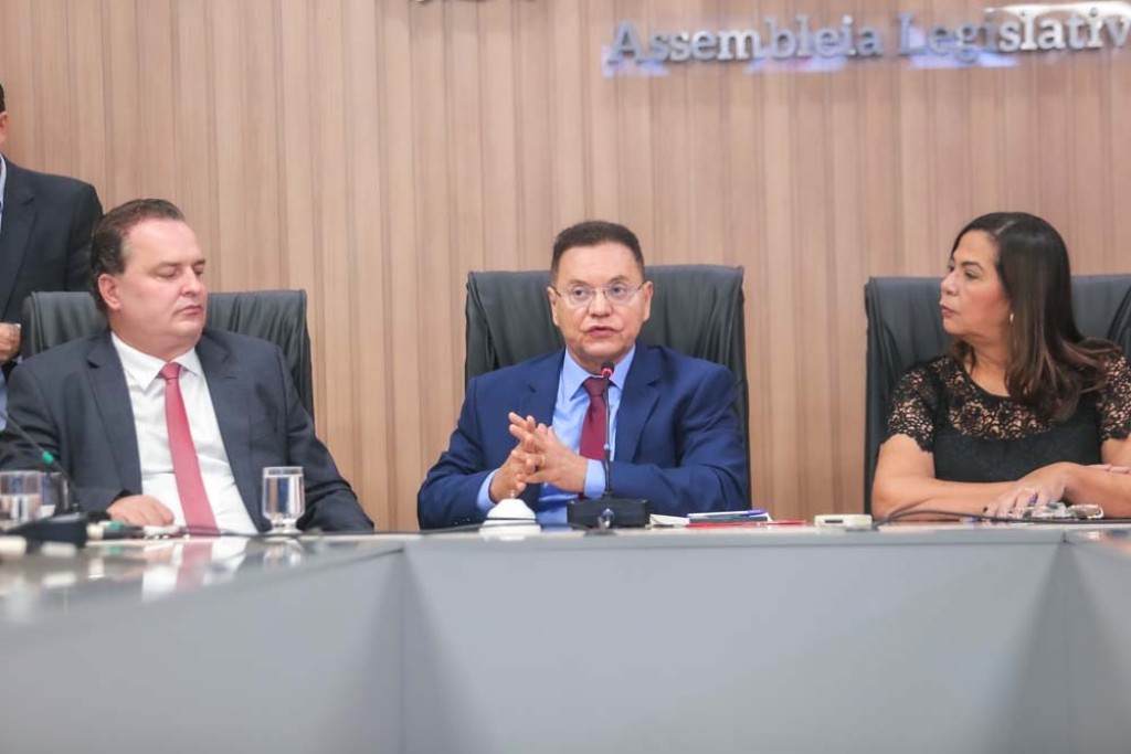Mesa técnica de negociação é criada para discutir recomposição salarial de  servidores